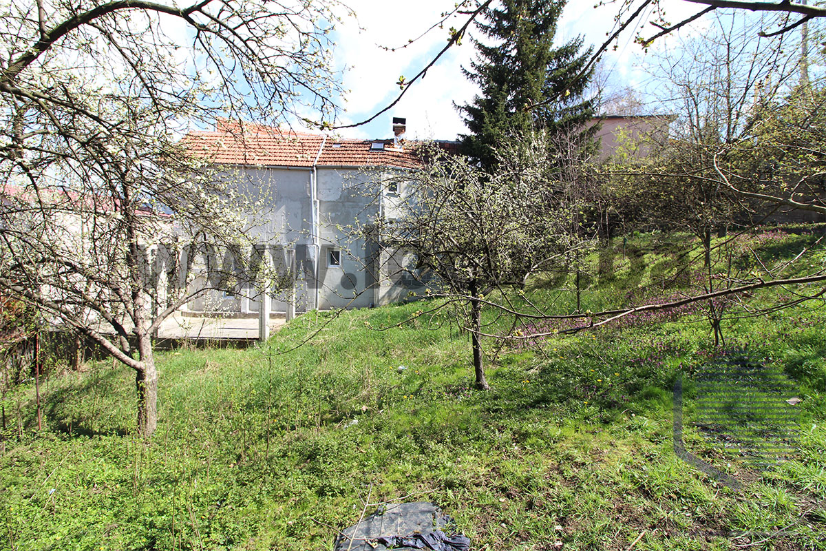 15 Dvorište.jpg